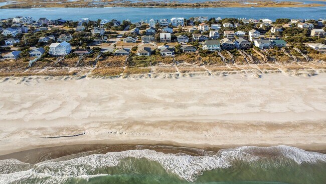 Building Photo - Off Season Coastal Cottage September 2026 through Mid February 2027- Fully Furnished- 3 Month Min...