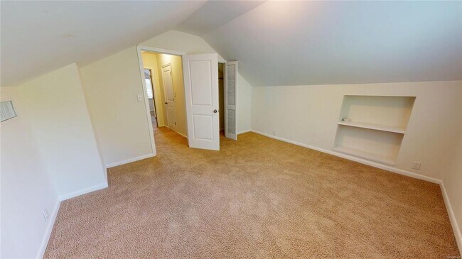 Building Photo - 345 Cloverdale Rd