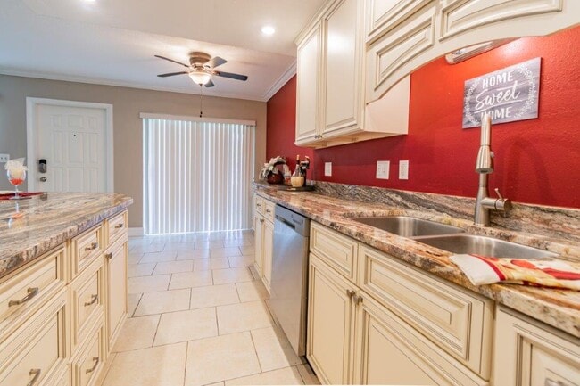 Building Photo - 650 Pinellas Point Dr S