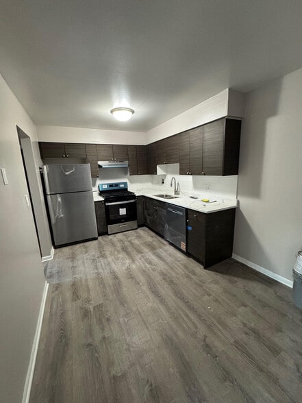 Building Photo - 440 W Stevens Dr