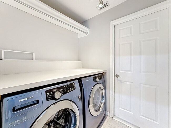 Building Photo - Discover your peaceful retreat in Wekiwa Woods!