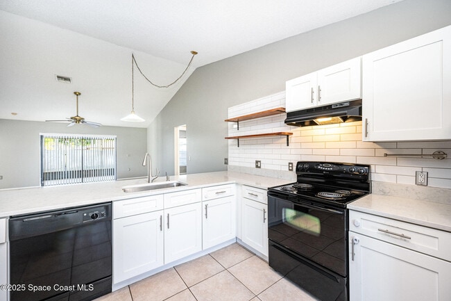 Building Photo - 869 Yorktowne Dr