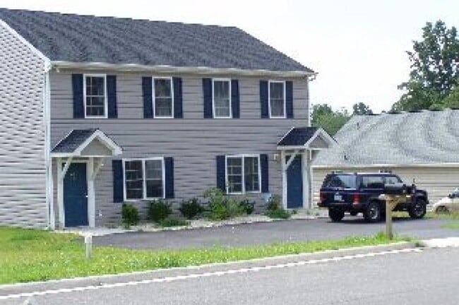 Building Photo - 409 Three Creeks Ct