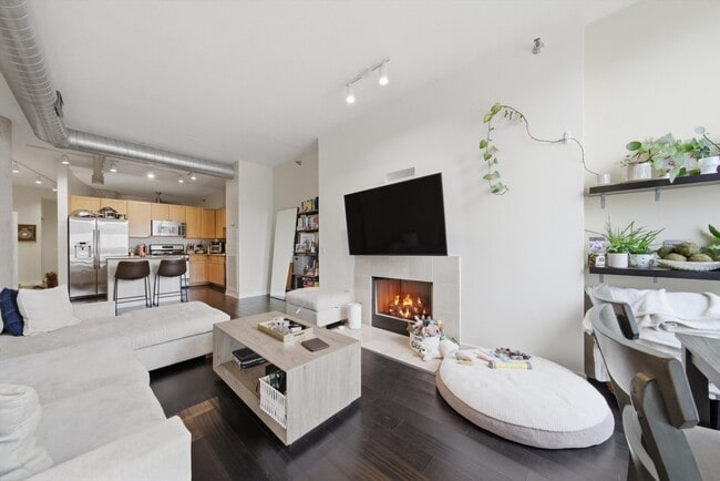 Building Photo - 720 N Larrabee St