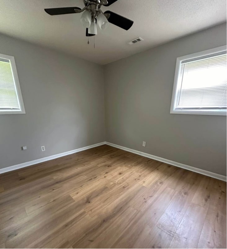 Building Photo - 1015 Routon Dr SW