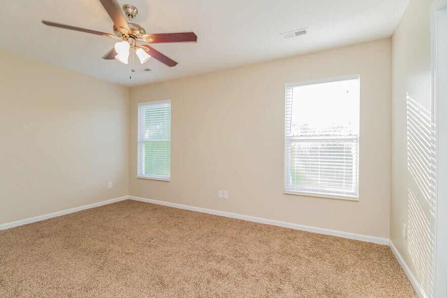 Building Photo - 305 Stewart Springs Dr