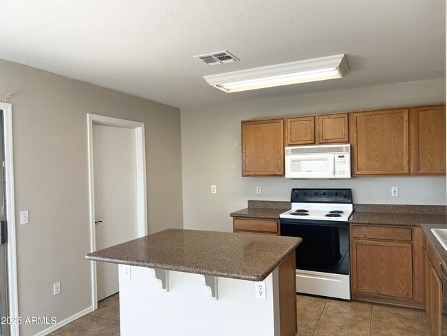 Building Photo - 10422 E Bramble Ave