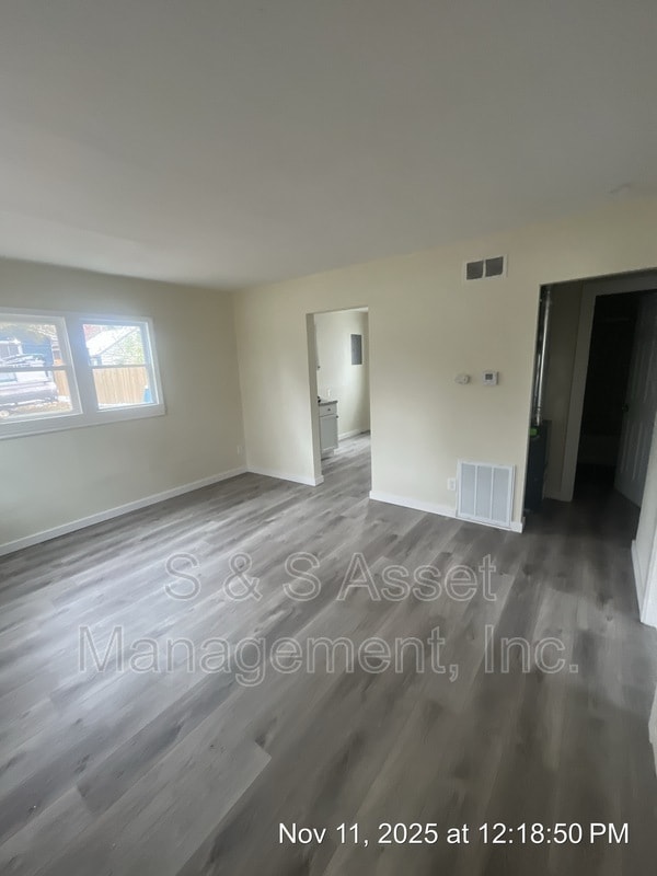 Building Photo - 915 Loa St