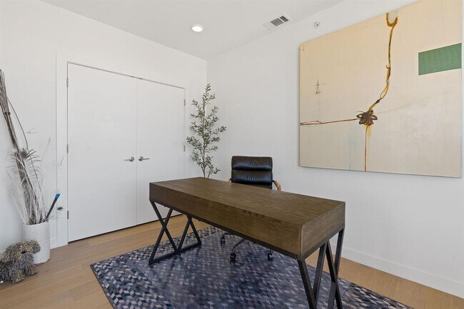 Building Photo - 1600 S 1st St