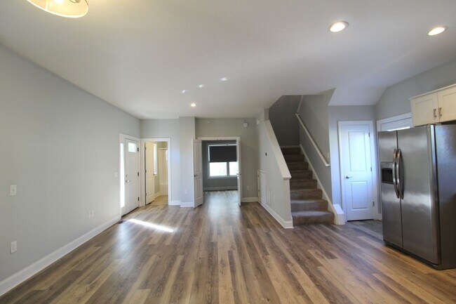 Building Photo - Beautiful 3-Bedroom, 3-Bathroom Townhome N...