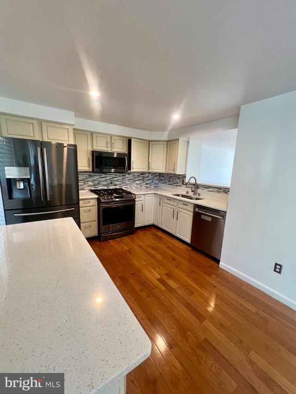 Building Photo - 16851 Toms River Loop