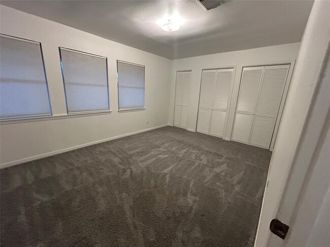 Building Photo - 4020 Blue Bonnet Blvd