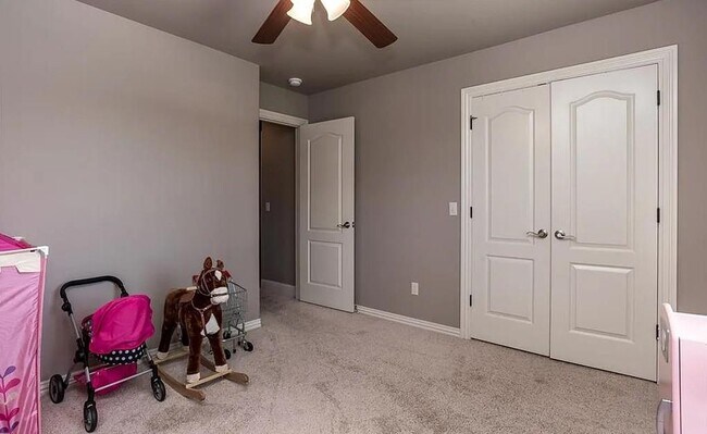 Building Photo - 3403 SW Crosswinds Blvd