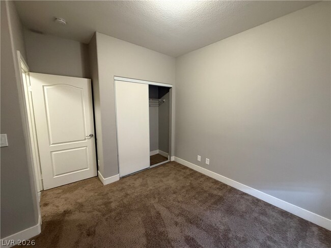 Building Photo - 1900 N Torrey Pines Dr