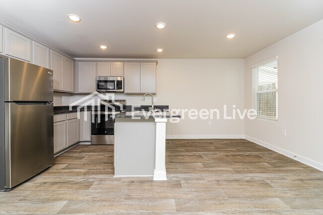 Building Photo - 4814 Station Ln