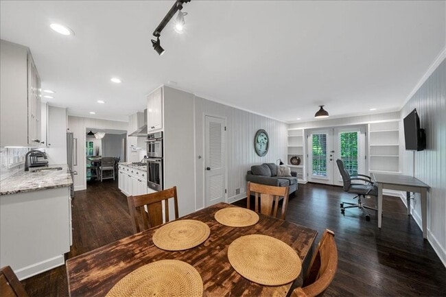 Building Photo - 5592 Colton Dr NE