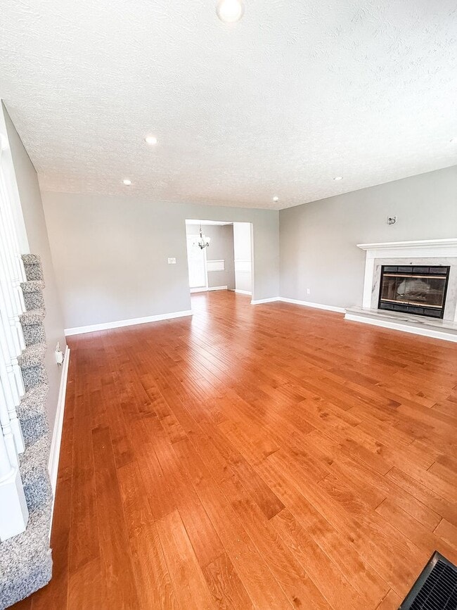 Building Photo - Charming Cape Cod in Halls