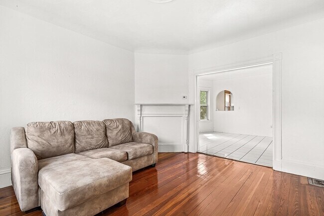 Building Photo - 36 Windsor Rd