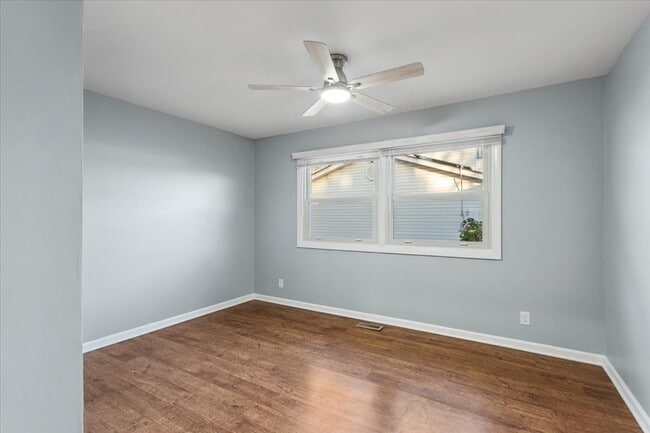 Building Photo - 809 Oakton Ave