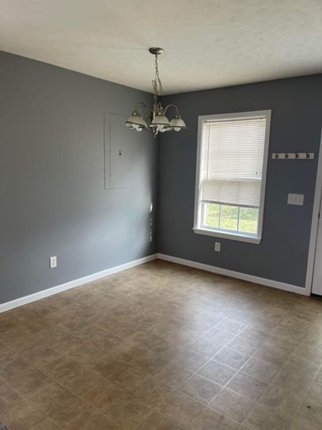 Building Photo - Beautiful 3 Bed, 2 Bath Home, Convenient Location, Close to Fort Knox