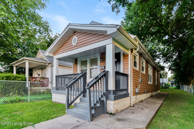 Building Photo - 4020 Larkwood Ave