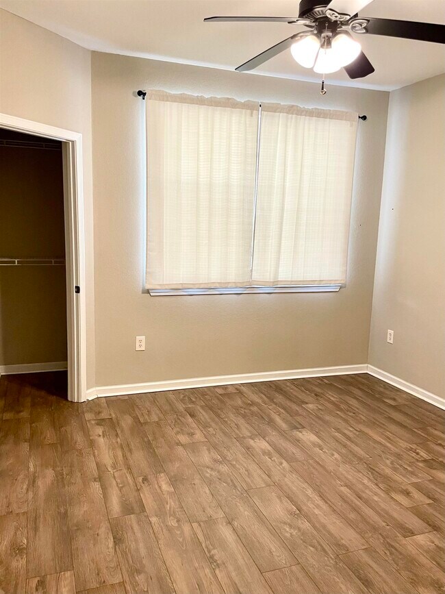 Building Photo - 425 S Villa San Marco Dr