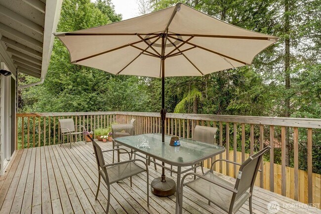 Building Photo - Stunning 4BR/2.5BA Home in Lake Forest Park ?
