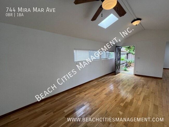 Building Photo - 744 Mira Mar Ave