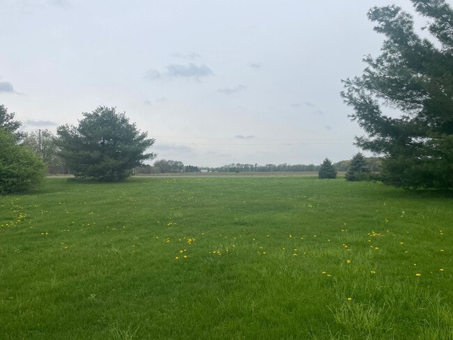 Building Photo - 3 Bedroom 2 Bathroom (move-in ready)