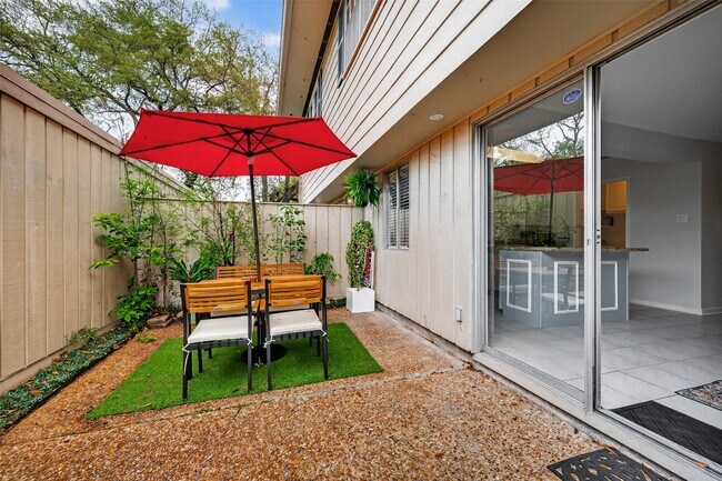 Building Photo - 6404 Burgoyne Rd