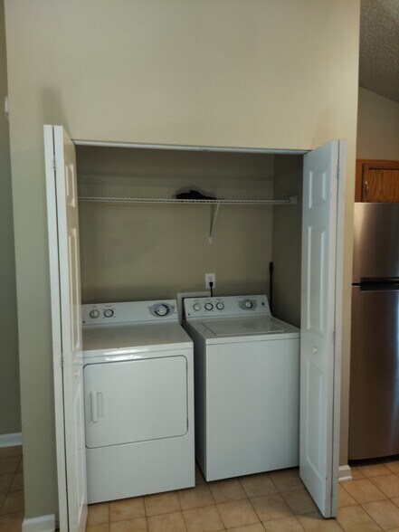laundry - 3664 Jamestown Ln