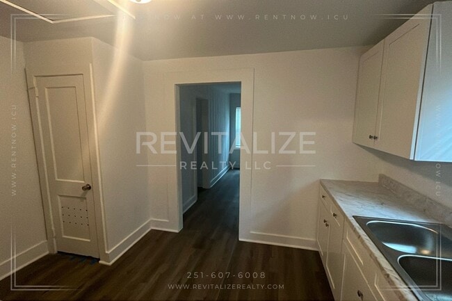 Building Photo - **Coming Soon** Beautiful Renovated 3 Bedr...