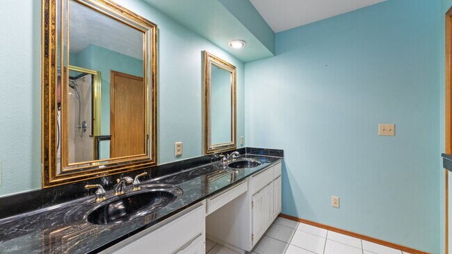 Building Photo - "Charming 2-Bed Home with Scenic Views and...