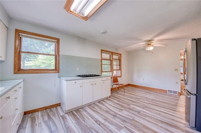 Building Photo - 4465 Mt Troy Rd Ext