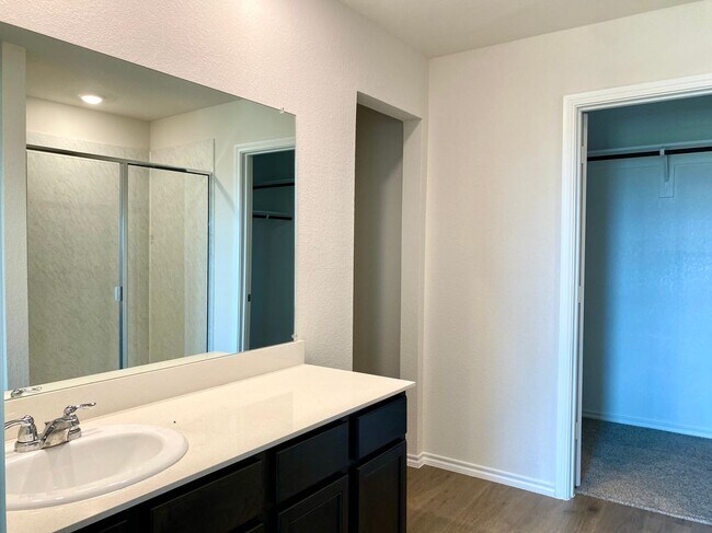Building Photo - 5111 Knob Hl Dr