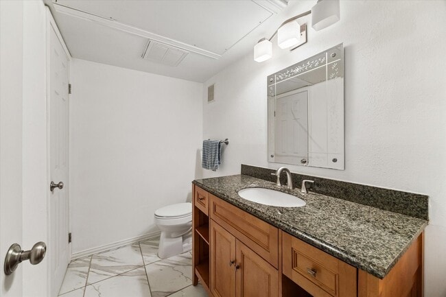 Building Photo - 1601 S Shepherd Dr