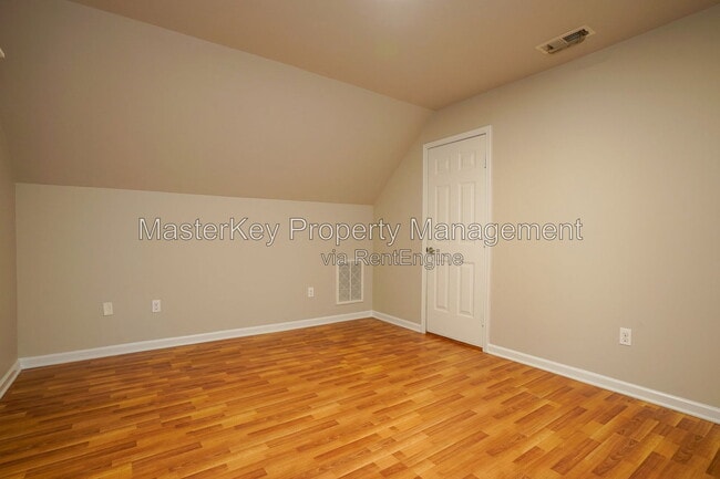 Building Photo - 1008 Knighthood Ln