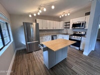 Building Photo - 1405 S Farmer Ave