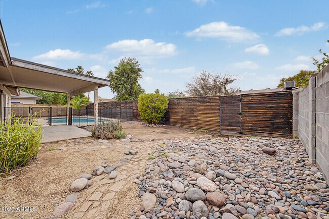 Building Photo - 1134 W Hermosa Dr