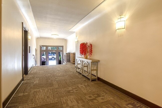Building Photo - Capitol Place Apartments