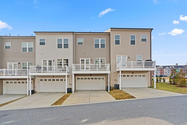 Building Photo - 9408 Adelaide Ln