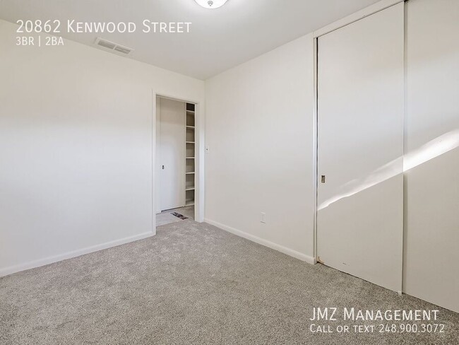Building Photo - 20862 Kenwood St