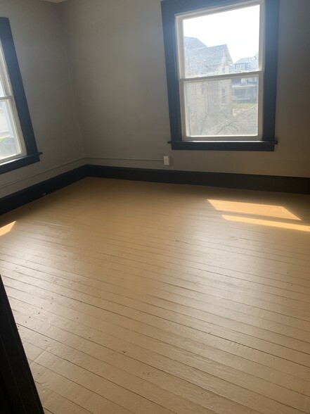 Bedroom 3 10'3" x 9'3" - 17 Hartzell Ave