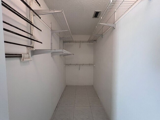 Building Photo - 1114 Shoshanna Dr