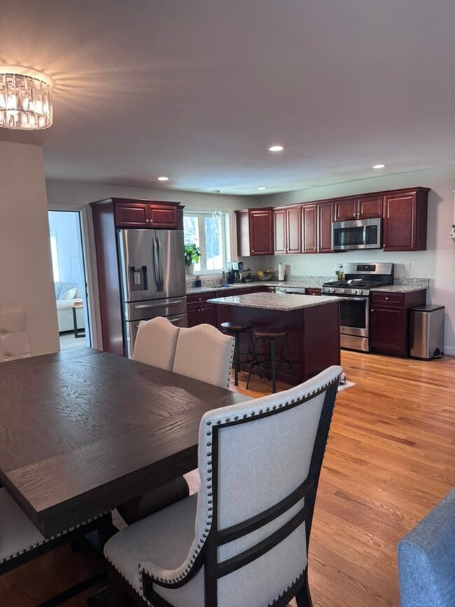 Building Photo - 25 Thornton Ave