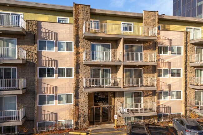 Building Photo - Downtown Furnished 1 Bed / 1 Bath Apartmen...