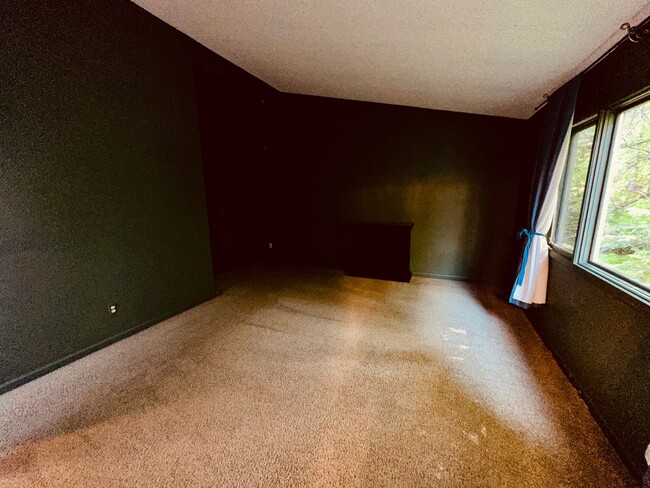 Building Photo - Beautiful Downtown Condo!
