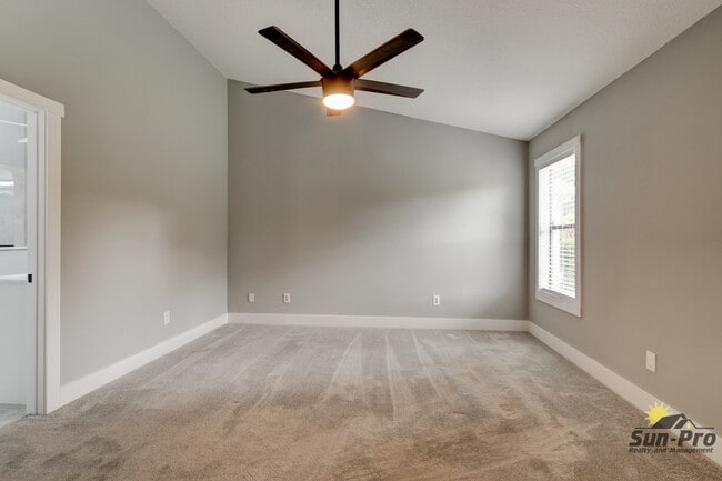 Building Photo - 700 Pine Shores Cir