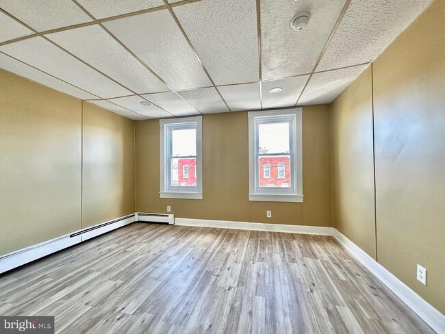 Building Photo - 23 Lily St