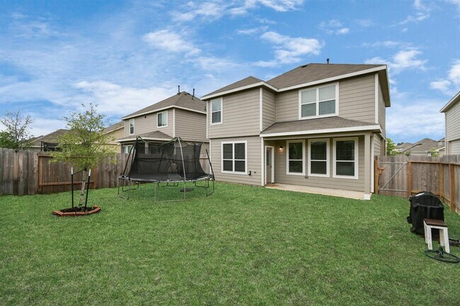Building Photo - 2832 Madison Dr